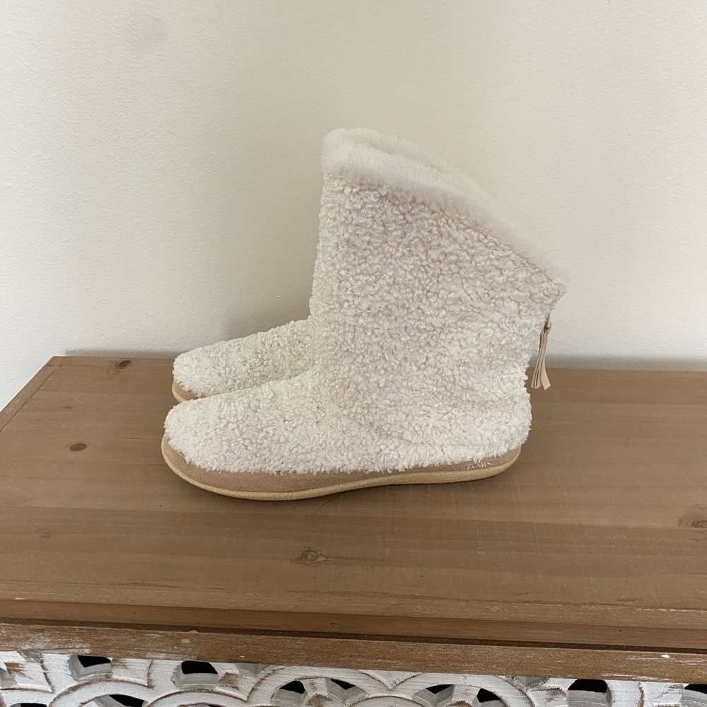 TOMS Inex Sherpa Booties/Slippers Size 8 Great condition!